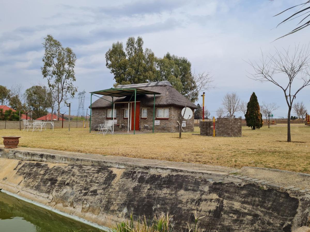 Arendsnes Hotel Vanderbijlpark Exterior photo